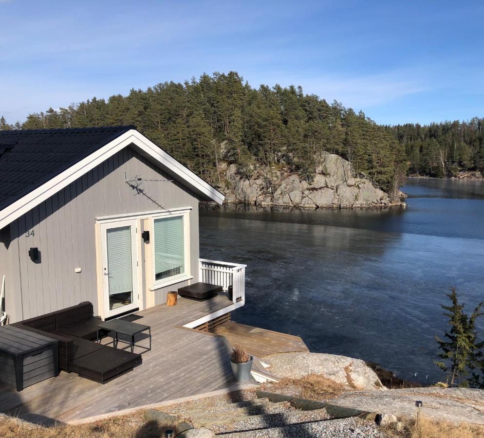 Lyseren Waterfront Cabin Omberg Exterior photo