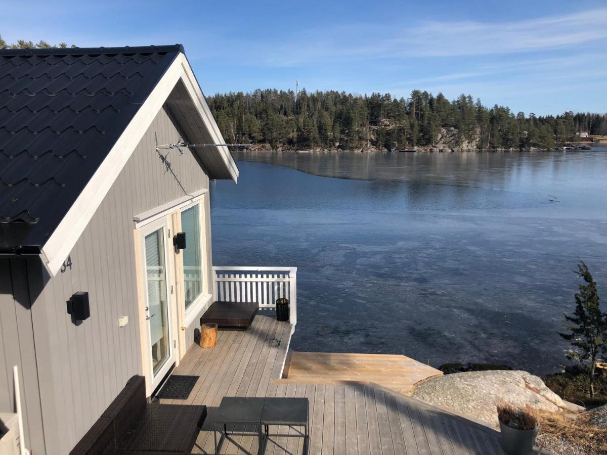 Lyseren Waterfront Cabin Omberg Exterior photo