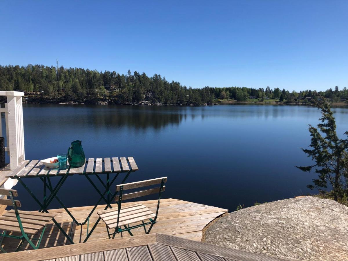 Lyseren Waterfront Cabin Omberg Exterior photo